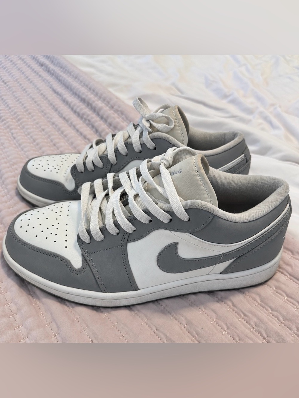 Nike Men's Grey & White Low-Top Sneakers